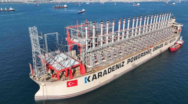 Dünyanın en büyük enerji gemisi İstanbul'da
