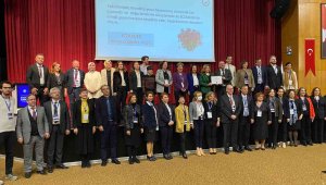 Eczacılık Fakültesi, düzenlenen törenle akreditasyon belgesini aldı