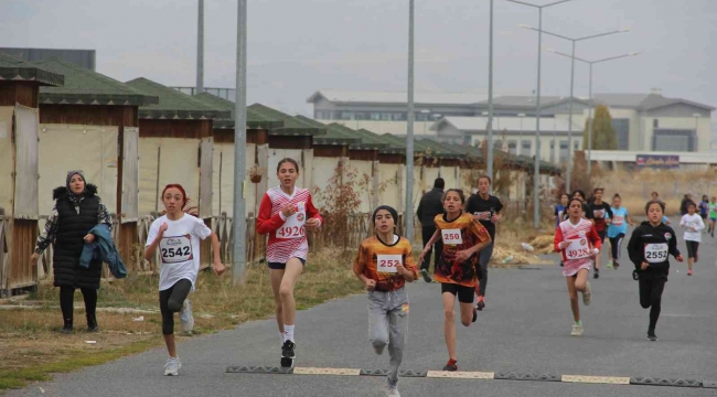 Erzurum'da atletizm kros yarışları düzenlendi