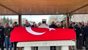 Görev yerine giderken trafik kazasında şehit olan Polat, memleketi Erzurum'da son yolculuğuna uğurlandı