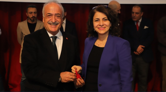 Başarılı akademisyenler ödüllendirildi