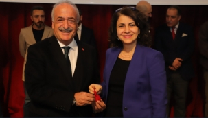 Başarılı akademisyenler ödüllendirildi