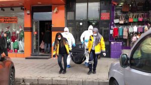 Bir hafta önce ölmüş, koku üzerine evine girildi