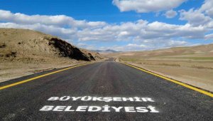 Büyükşehirde yol yapımı...