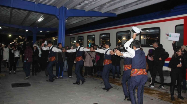 Doğu Ekspresi yolcularını Erzurum bar ekibi karşıladı