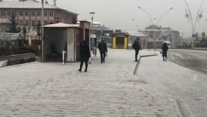 Erzurum güne karla uyandı