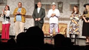 Erzurum şehir tiyatrosu "edep yahu" adlı oyunla Türkiye turnesinde