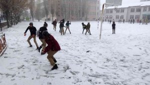 Kars kısa sürede beyaza büründü