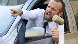 Trafikte öfkenin sorumlusu "erkek sürücüler"