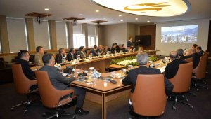 Vali'den, "Hadi gel, Erzurum'a gel; Palandöken yahşi güzel..."