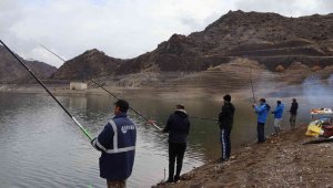 Yok edilen bağlarda şimdi balık tutuluyor