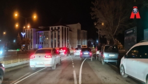 Gecekondu kavşağında kazaya davetiye