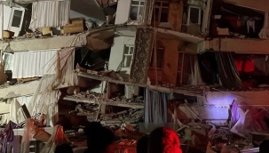 Artçı sarsıntılar sürüyor, yıkılan binalar var