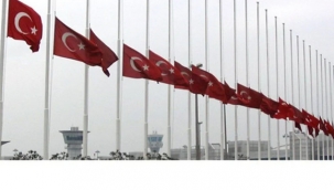 Bayraklar yarıya indi