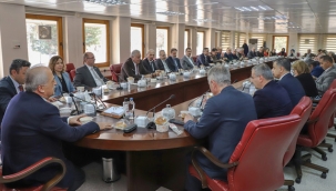 Senato üyelerine üzüm hoşafı ve ekmek