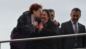 Akşener, "Bakan" sözü verdi, üçü bağrına bastı