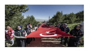 15 Temmuz yürüyüşünde 500 metrelik Türk Bayrağı taşındı