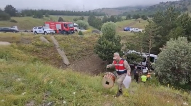 Erzurum'a gelirken şarampole yuvarlandılar; 4 ölü, 10 yaralı