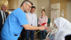 Şehrin Karanfilli Başhekimi