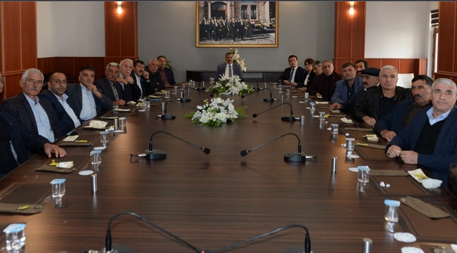 Vali Çiftçi, Muhtarları gününde ağırladı