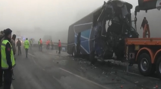 Sakarya'da zincirleme kaza; 11 ölü, 59 yaralı