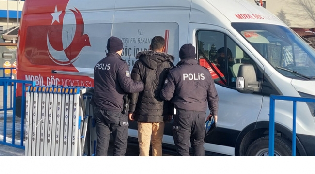 Kaçak Suriyeli mobil araca teslim edildi