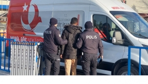 Kaçak Suriyeli mobil araca teslim edildi