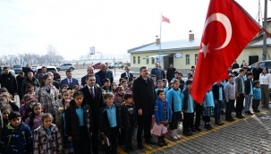 Vali Çiftçi, öğrencilerin karne sevincini paylaştı