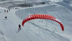 Palandöken'de yamaç paraşütü
