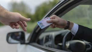 Sürücü ehliyetlerinde yönetmelik değişti...