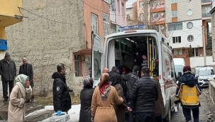 Bir garip "evinde yalnız öldü" diyeler...