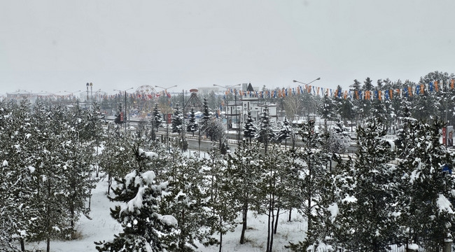 Erzurum'da kış geri geldi