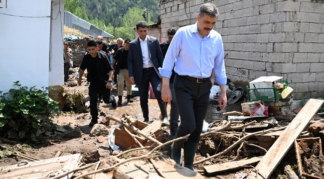 Vali Çiftçi, sel bölgesi Pelitli Köyü'nde