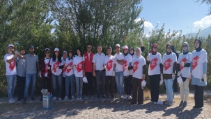 Genç gönüllülerden örnek davranış