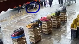 Minibüs, durağa yanaşmadan kapıyı açınca...