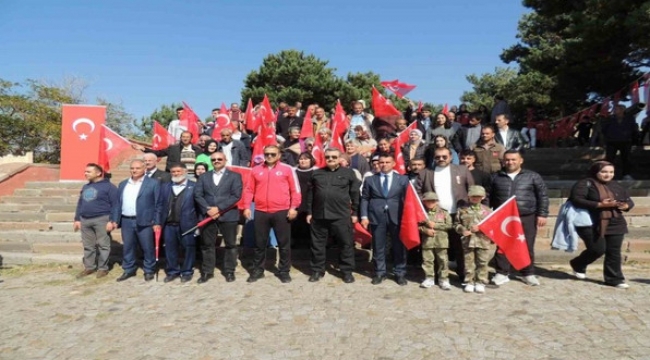 Aziziye Tabyaları'nda "7den 70e Ecdada Saygı Yürüyüşü" 