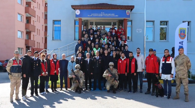 Erzurum'da Jandarma, Komando, Trafik ve Olay Yeri İnceleme Timlerinin ekipmanları ile araçlarını tanıttı