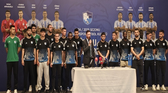 Yeni transferlerle imza töreni ve basın toplantısı