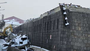 Taş Ambarlar'da enkaz kaldırılıyor