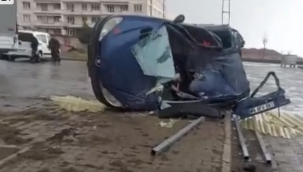 Erzurum'da kuvvetli rüzgar çatıları uçurdu