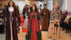 Palandöken'in Eteğinde Türk Motifleri Defilesi