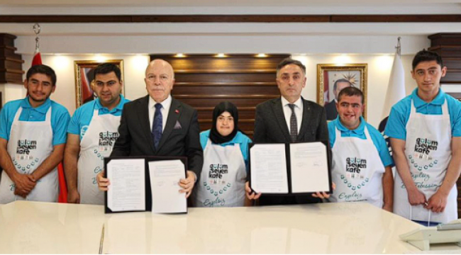 Gülümseyen Down Kafe