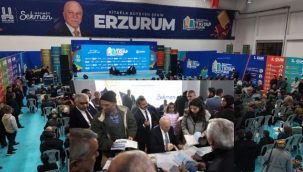 Sekmen, özgeçmişini anlattı, kitabını imzaladı