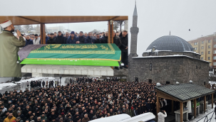 Ülkühan Öğretmen, gözyaşları arasında dualarla uğurlandı...