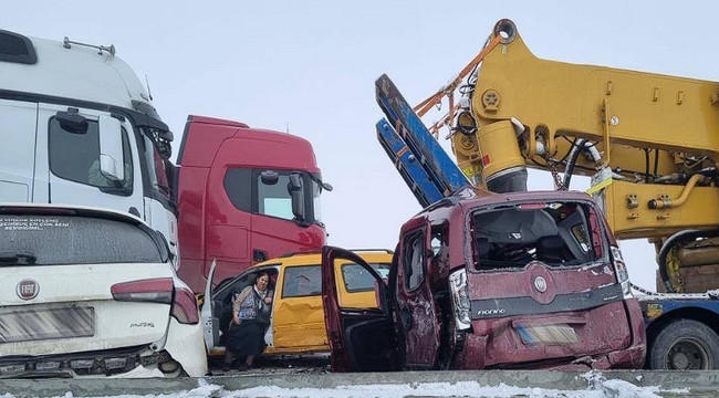 Aşkale'de zincirleme kaza; 27 yaralı