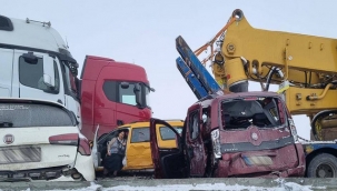 Aşkale'de zincirleme kaza; 27 yaralı