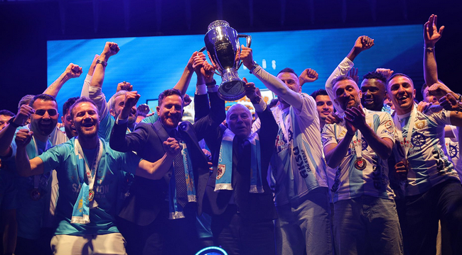 Dadaş, Şampiyonluk Kupasını Kaldırdı