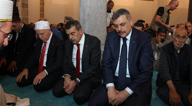 Erzurum'un Ayasofyası'nda Cuma Namazı