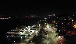 56 saatlik kısıtlamanın başlamasıyla Üsküdar Meydanı boş kaldı