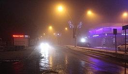 Ağrı'da akşam saatlerinde sis etkili oldu